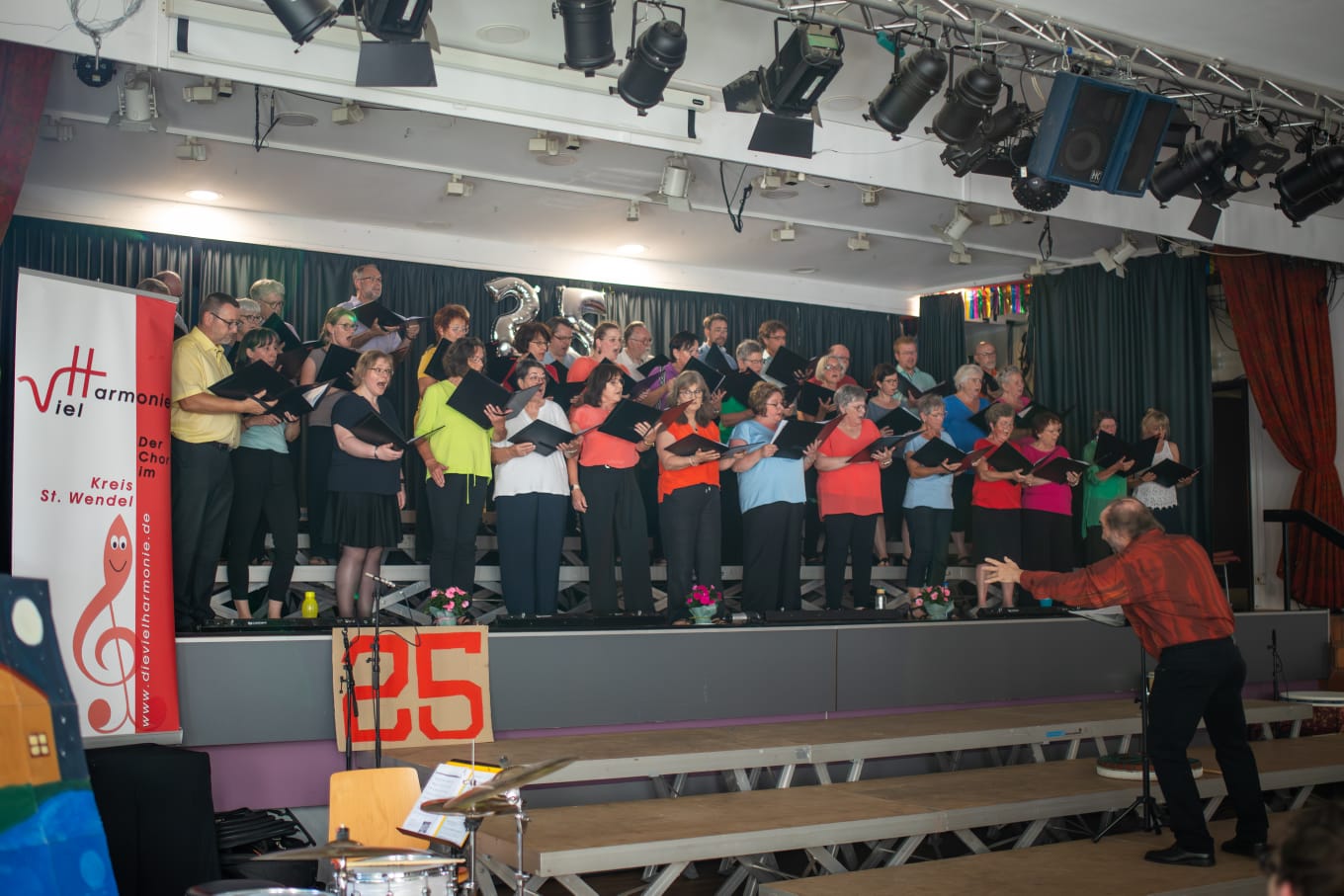 VielHarmonie_Sommerkonzert_2025 Die VielHarmonie bei ihrem Sommerkonzert anlässlich des 25-jährigen Bestehens im Pfarrheim Alsweiler.